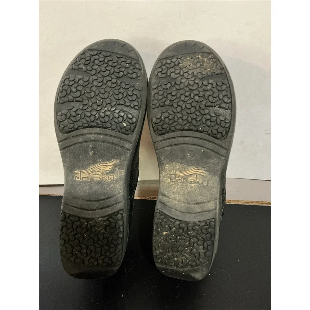 Dansko XP 2.0 Floral Tooled Clog Black Leather Women 41 US 11 Comfort Shoes